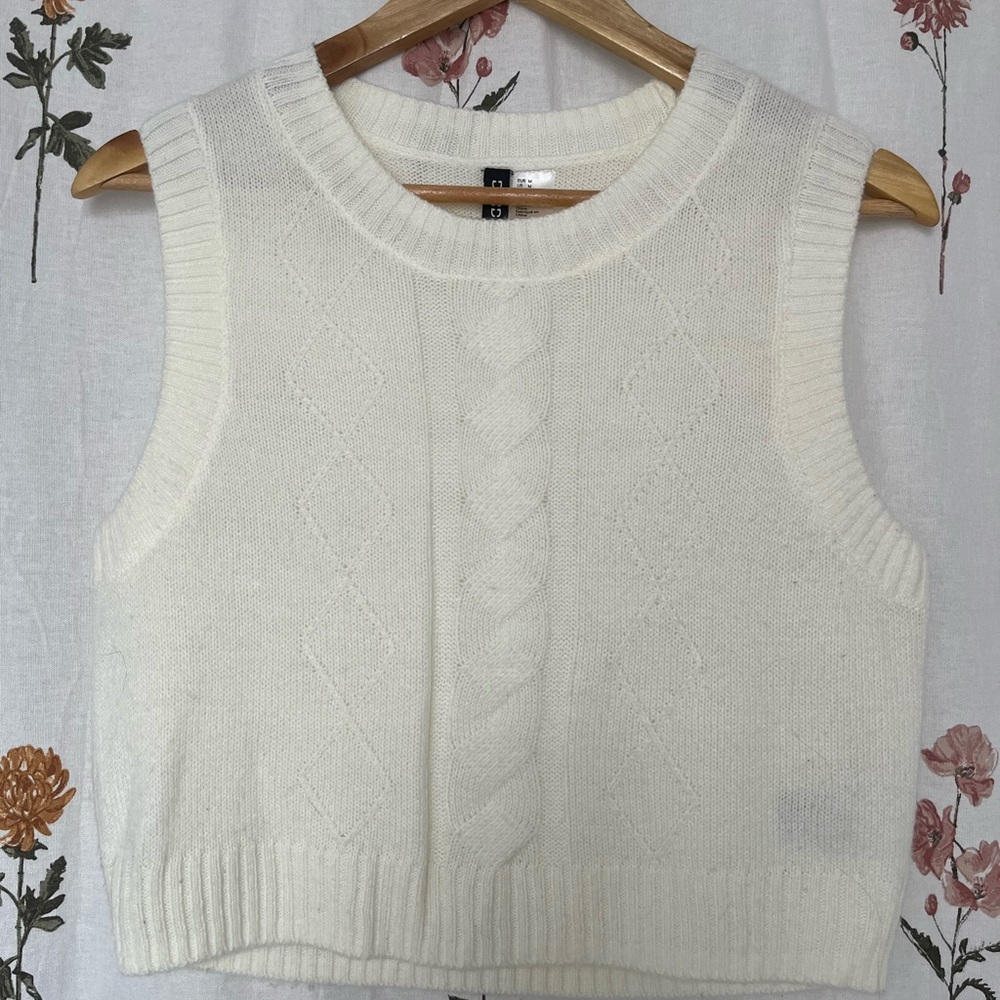 White Cable Knit Sleeveless Sweater